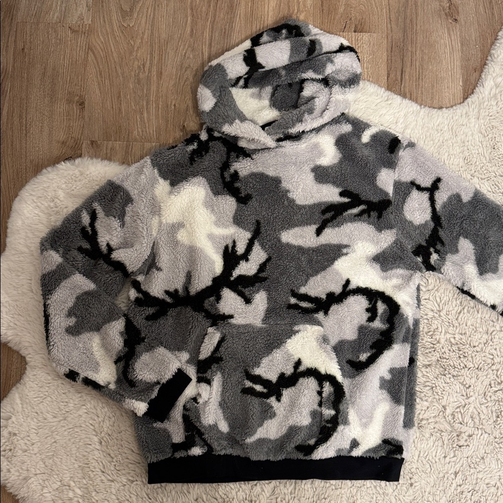 UO Camo Fluffy Soft Blanket Feel Polar Hoodie Sweatshirt - Picture 9 of 9